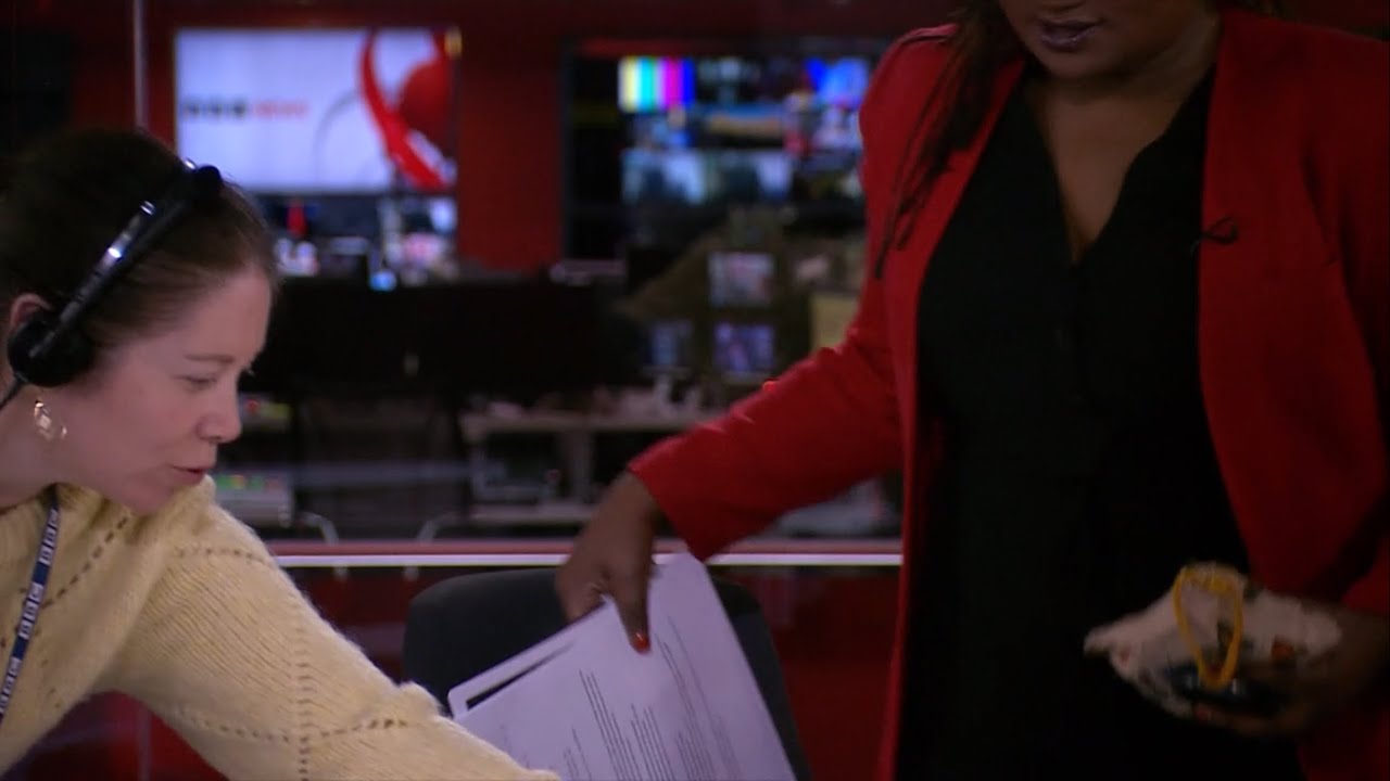 Blooper: Presenter changeover aired on BBC News channel