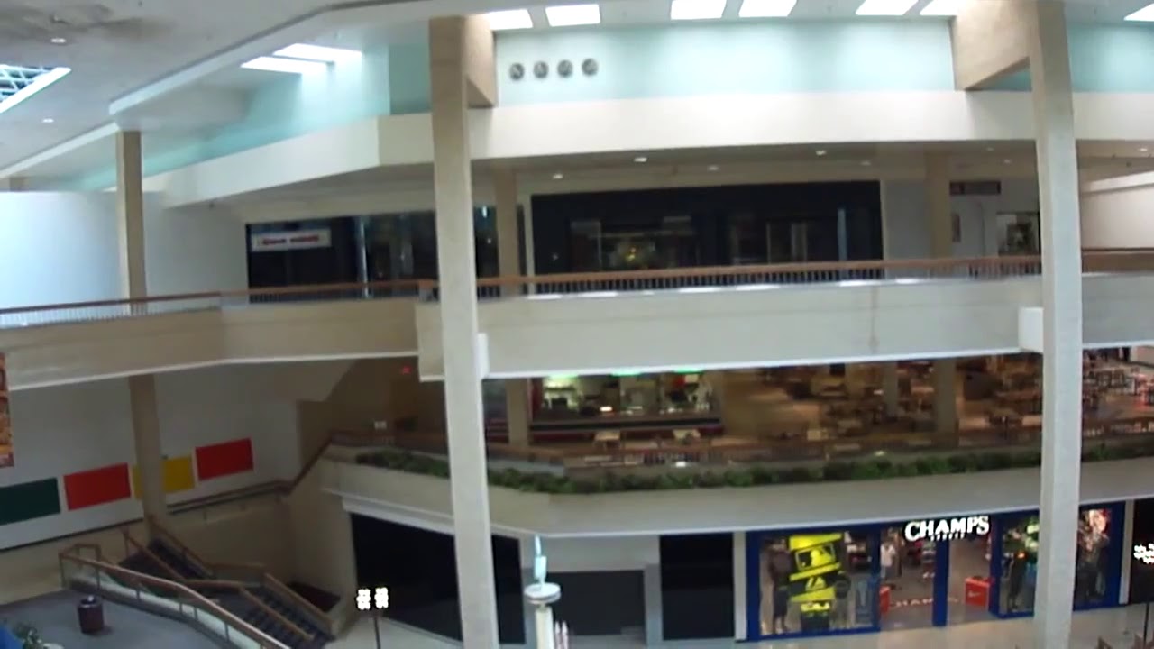 Century 3 Mall Video. (soon to be) abandoned / dead mall near Pittsburgh, PA 2013