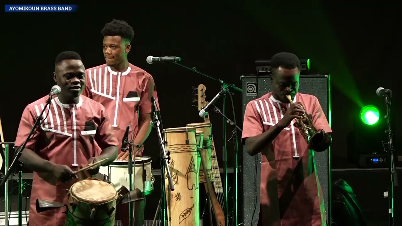Ayomikoun brass band dans Beauté mite et Dagbe wiwa