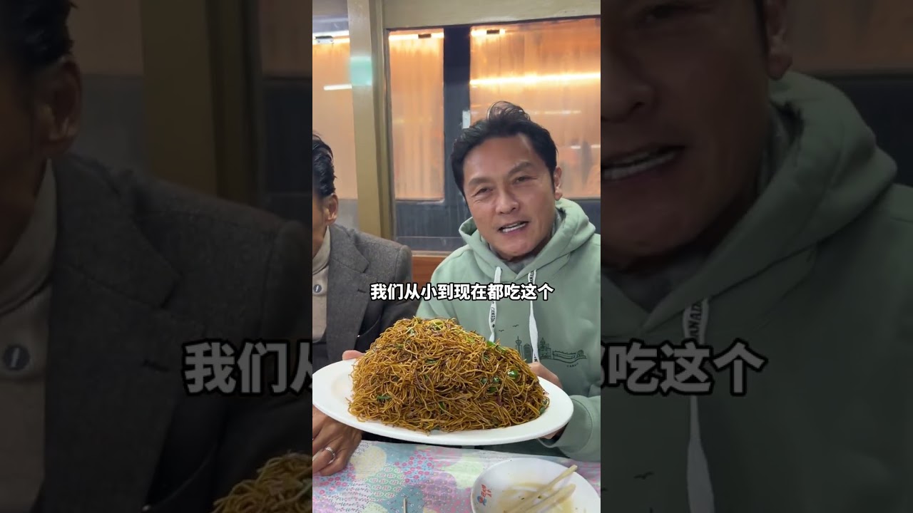 跟浩南哥游香港。真正的避风塘辣蟹你们吃过吗?带你们去我30几年前去过的渔船吃海鲜 #香港 #避风塘炒蟹 #怀旧 #郑浩南