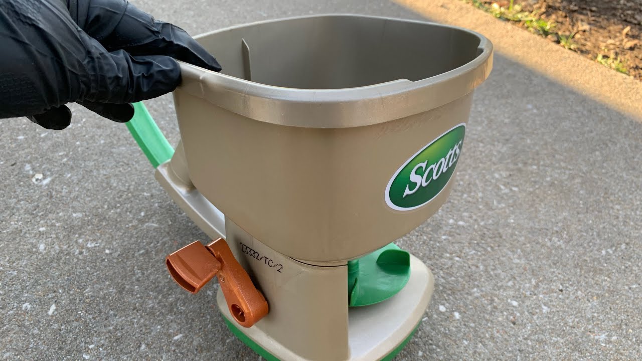 Scott’s Whirl hand powered spreader