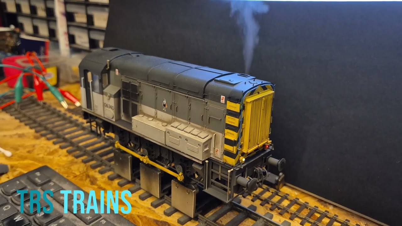 Dapol class 08 with TRS Trains synchronised smoke 