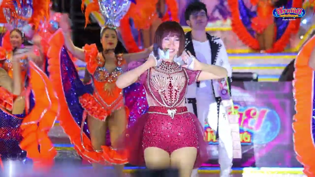 จินตรา พูนลาภ ศิลปินรับเชิญบนเวทีสาวน้อย หมอชิต2
