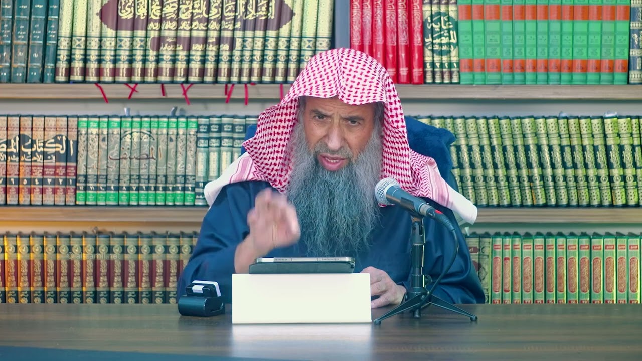 هل تجوز الصلاة في ثياب أصابها المني أو المذي؟