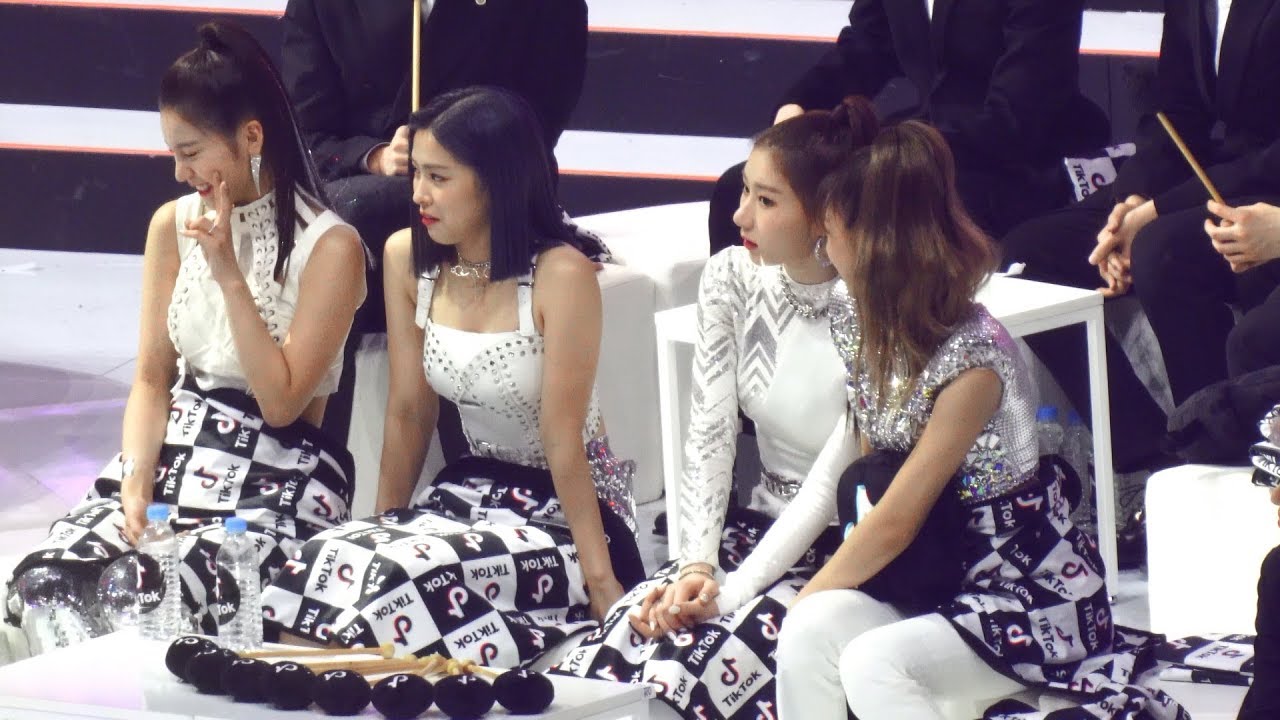 ITZY (있지) Reaction 팬과 알콩달콩 놀아주는 예지 (YEJI) 류진 (RYUJIN) 4K 직캠 fancam