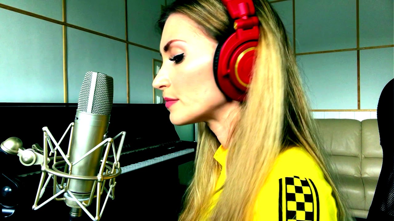 Female producer ANNA MIA creates a song in FL Studio 20