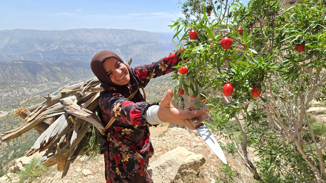 🍃Kulthum's Mountain Journey:🪵🏔️Crossing dangerous mountains with a heavy load of firewood and fruit🍓