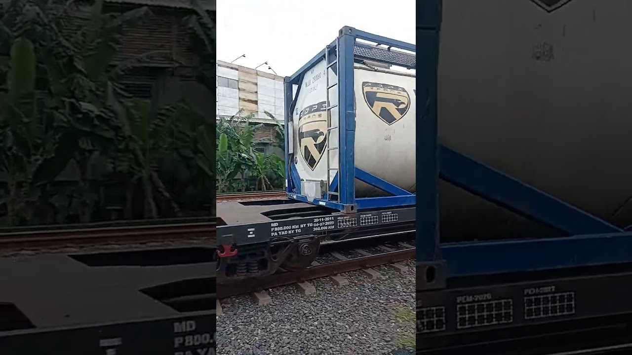 Kereta api lokomotif CC20613100  Dan Lokomotif CC2018317 dan KA 2526 PETIKEMAS  lewat di pjl 6 