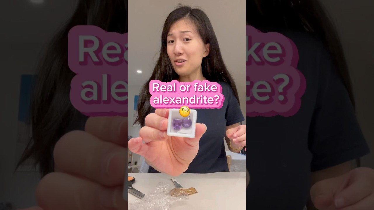Real or fake Alexandrite?🧐 #alexandrite #gemstone #jewelry