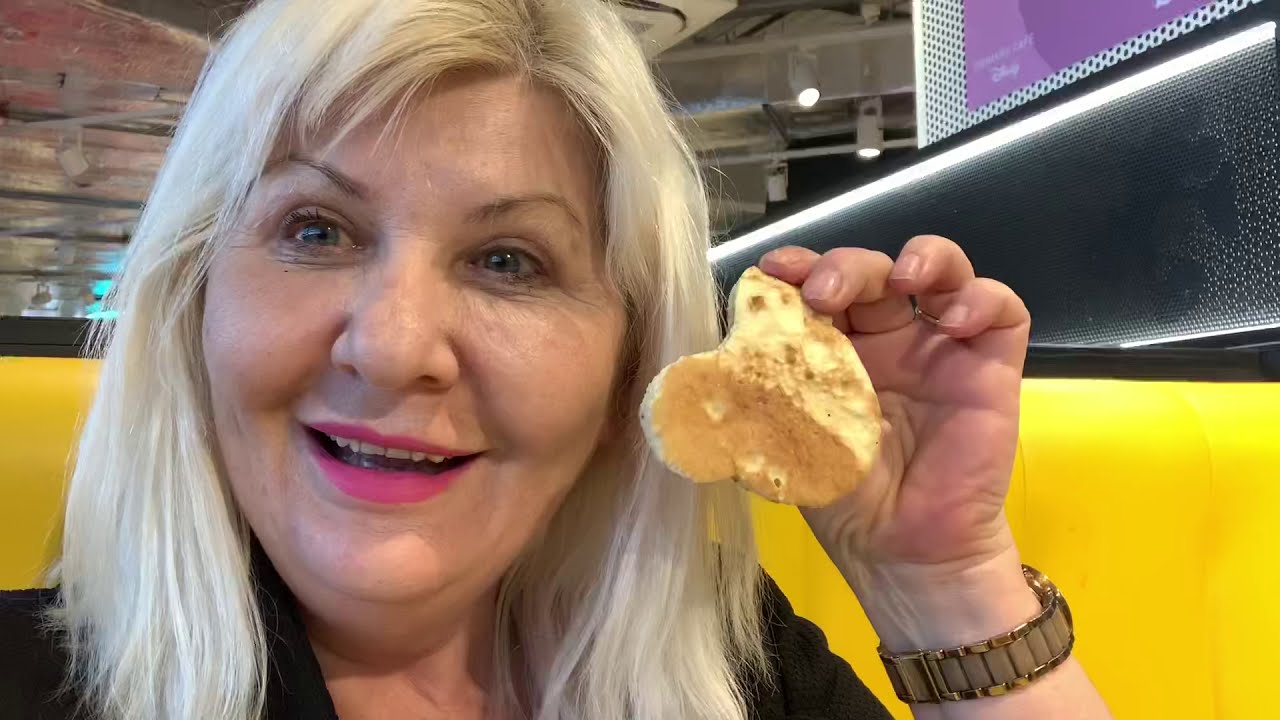 PALACINKE u Obliku Miki Mausa Disney Cafe Primark Birmingham