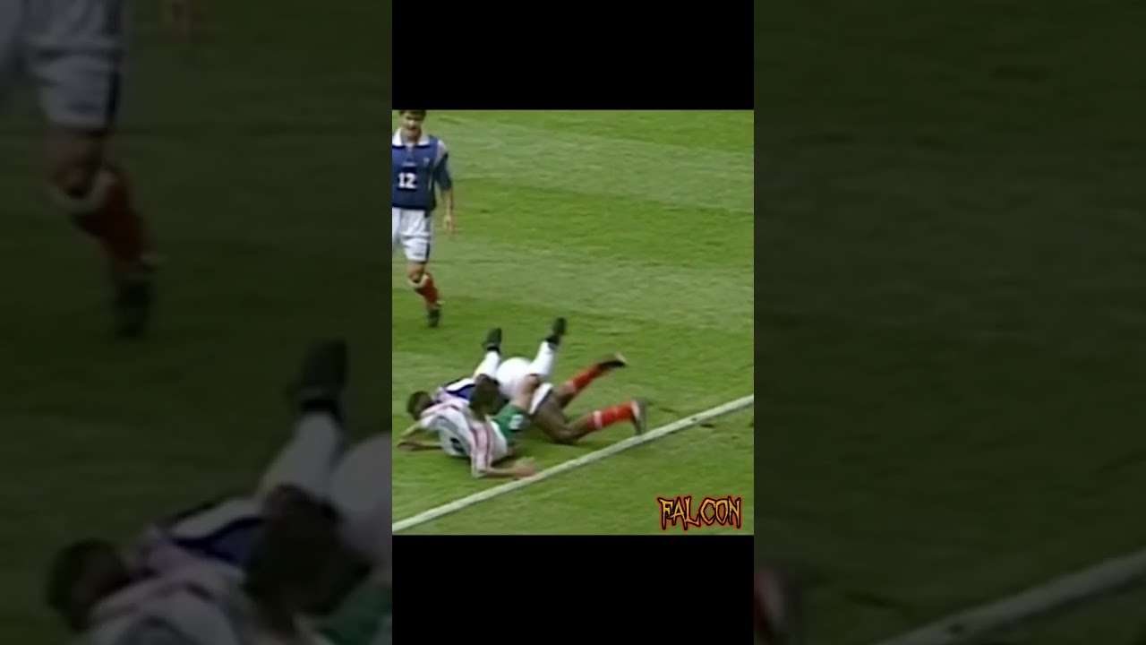 Desailly Defending #football #goalfootball #fcmobile24 #viralshort #edit #desailly #defence