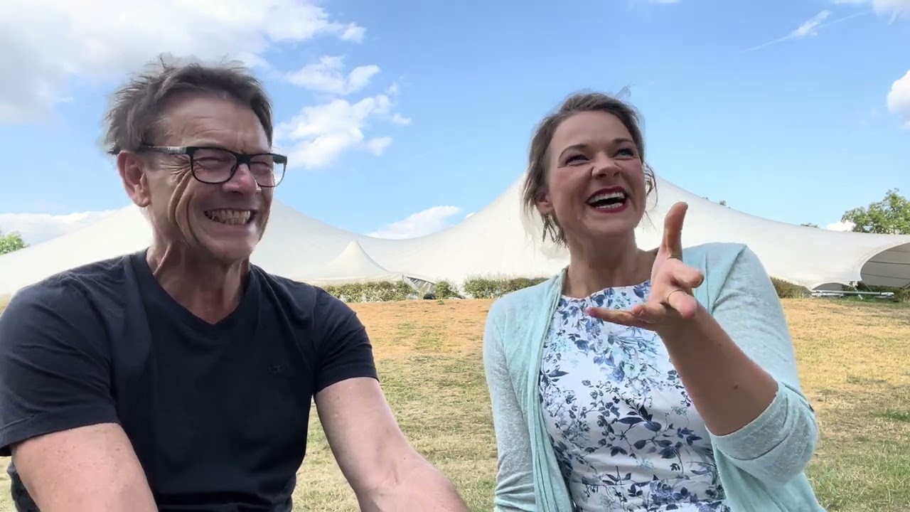 ENGEL FRAGT...  Sophie Göbel und Christopher Krieg aus 