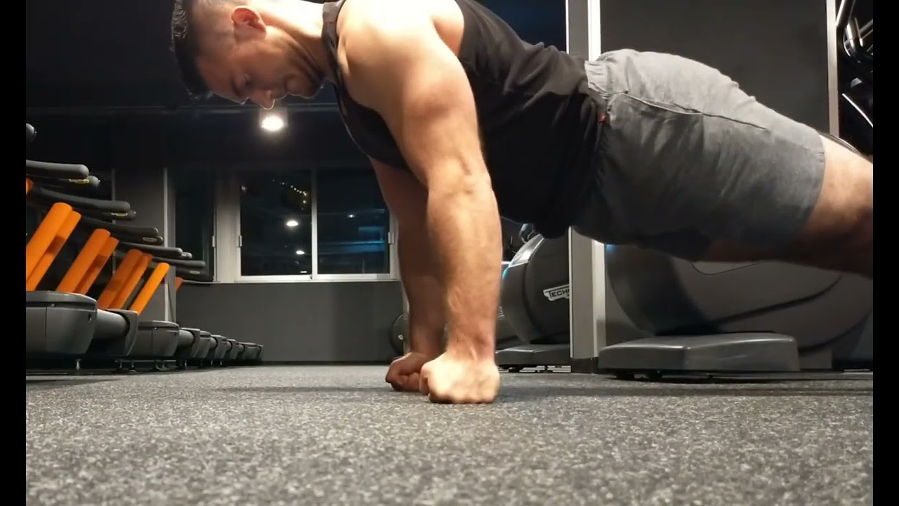 Pompe sur les poings 💪👊 #pompes #poings #triceps #poignets