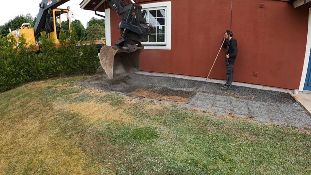 Del 2 av 2 Tar bort platter ,gräver och lägger jord