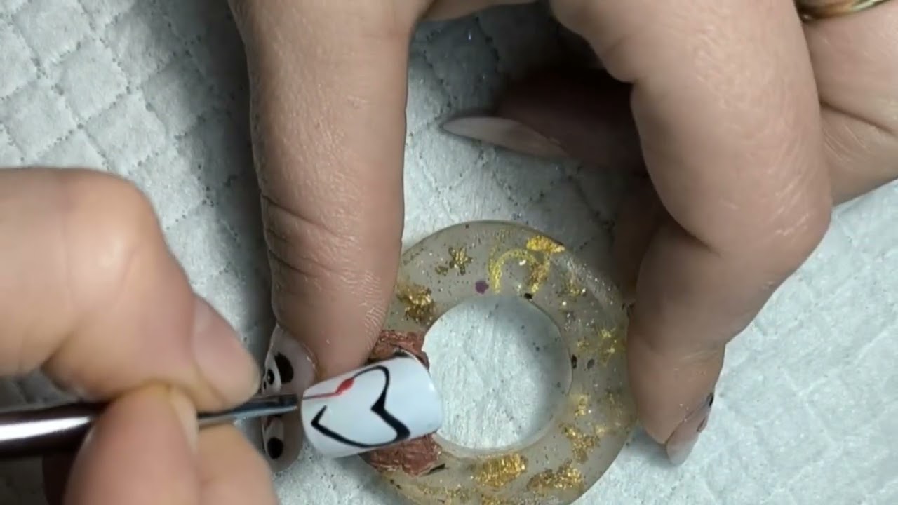 Decoración uñas dibujo mano alzada San Valentín -41