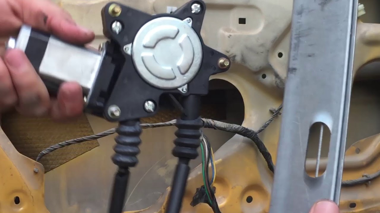 تبديل ماكنه رفع الزجاج مع ماسكه الزجاج . Glass machine car replacement