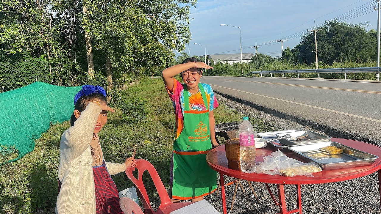 ข้าวจี่ฟักทองสูตรยายรุณ พาธิดากับปราถนาขายหน้าบ้านยามเช้า