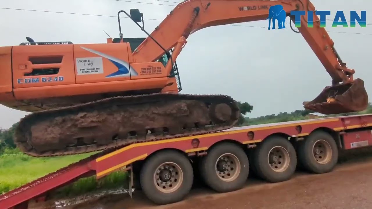 TITAN 4 Axle Lowbed Trailer Transporting Lonking Hydraulic Crawler Excavator
