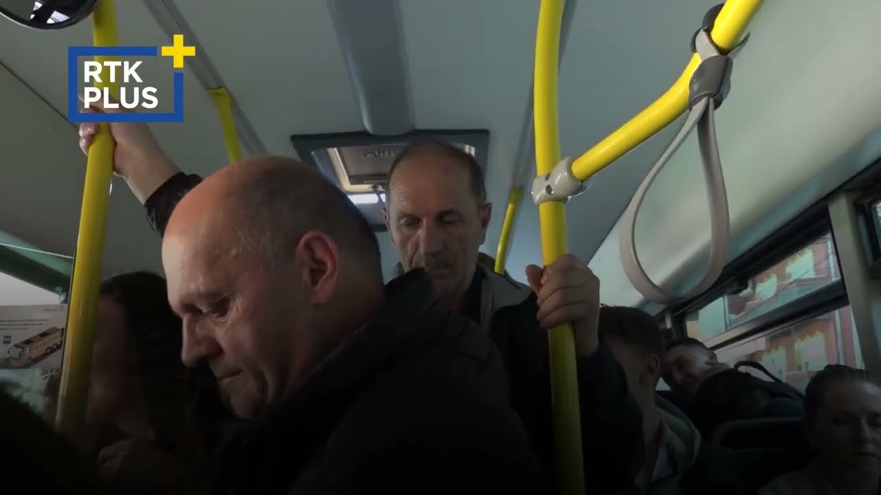 Trafiku urban në Prishtinë është i ngarkuar, pasi numri i udhëtarëve është shumë i madh