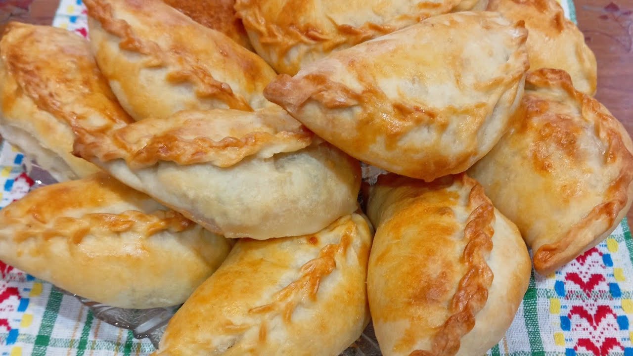 Татарские пирожки бэккен с тыквой на заварном тесте. Это очень вкусно. 