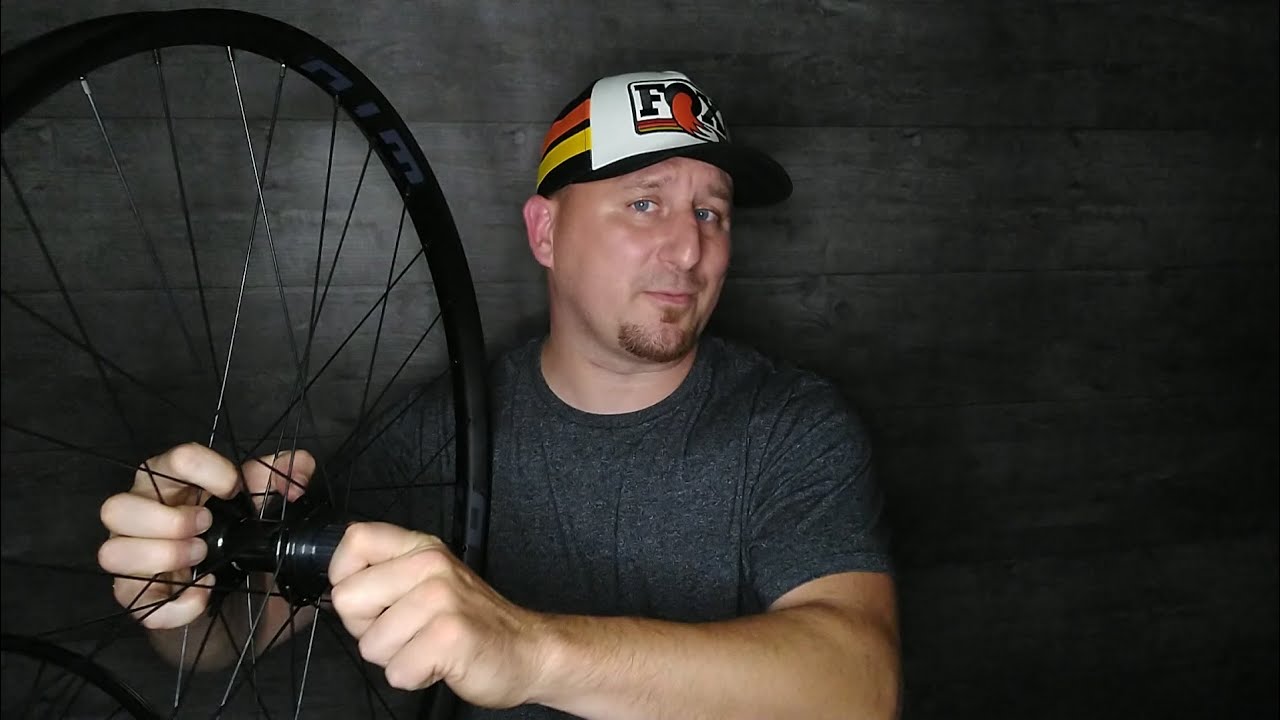 Shimano Hub, WTB Rim and Tires! MT901-B / XTR M9111 rear hub (Scylence design) and WTB match up.