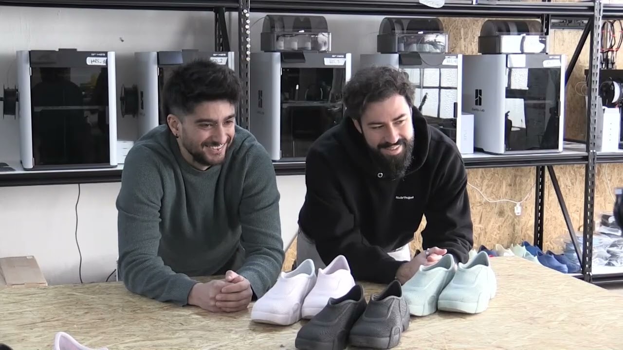 Dos jóvenes de Elda crean calzado a través de impresión 3D