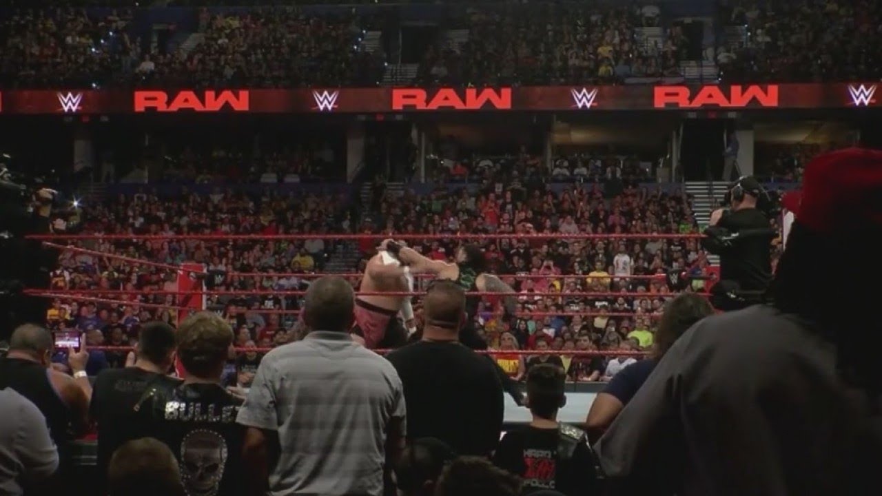 WWE fans pack Amalie Arena for Monday Night Raw, families love it