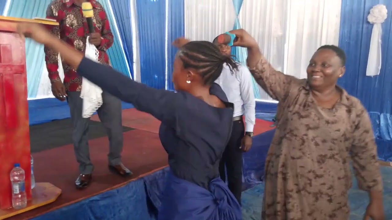 Mtumishi wa Mungu Prophet Christopher afichua siri za Wachawi #fire #prayerworks #moto 