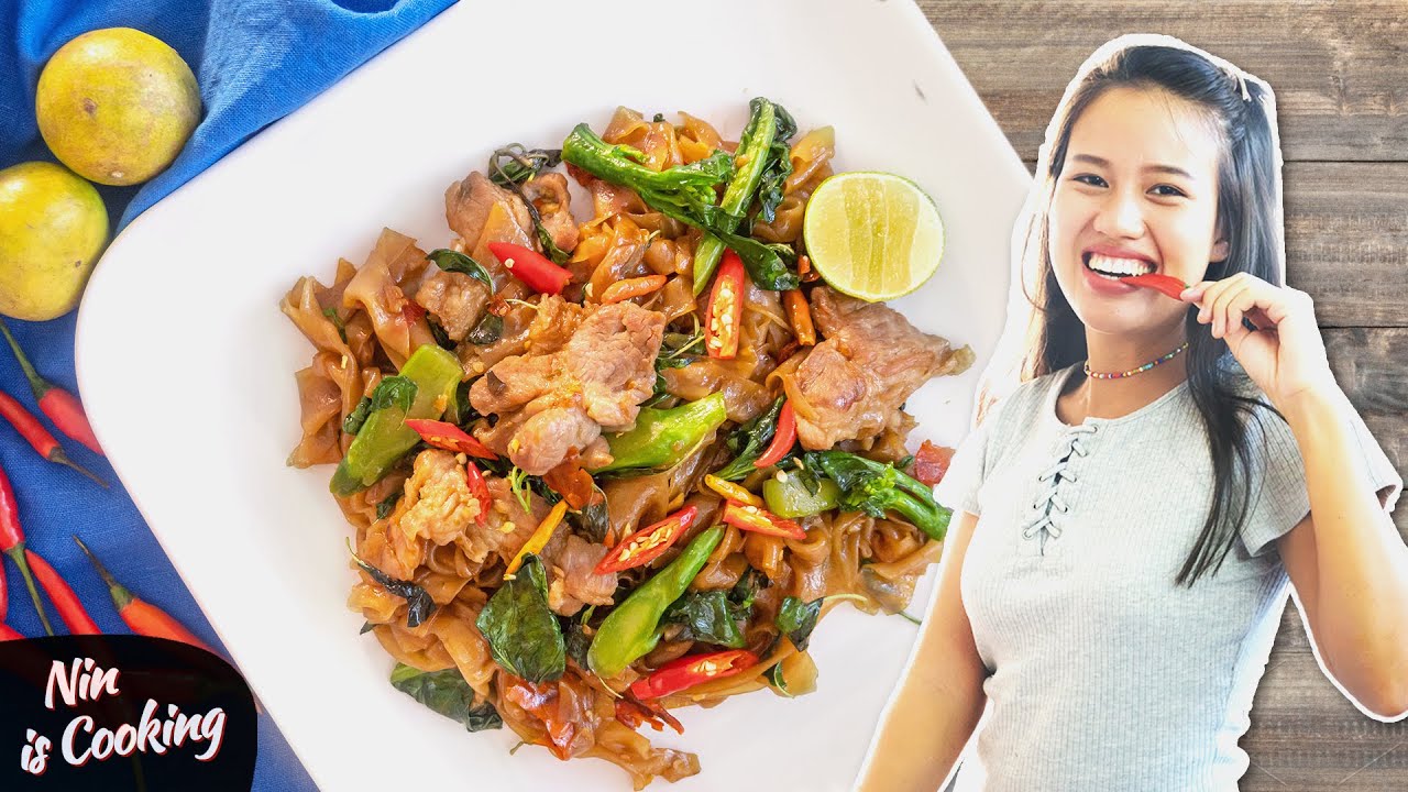 Thai Stir Fry Rice Noodles - Can you handle this SPICY Noodles recipe? (Pad Kee Mao)