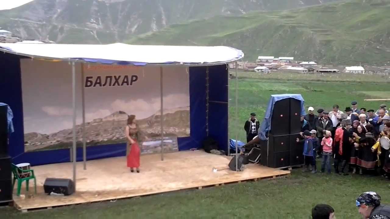 Лариса Гаджиева на празднике в Балхаре
