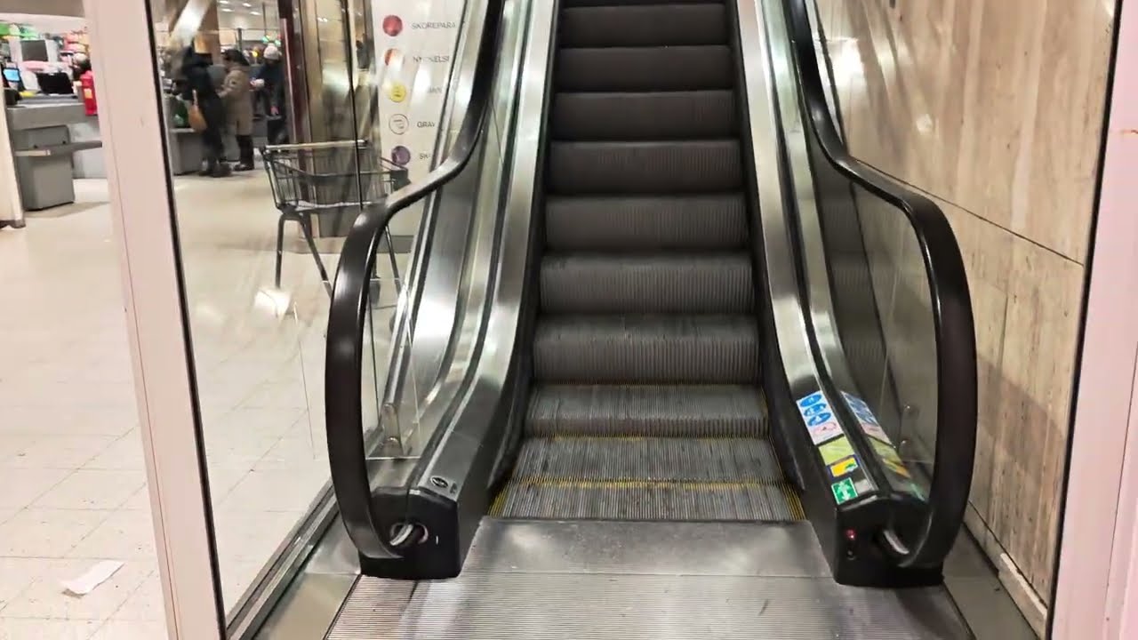 Sweden, Stockholm, Hemköp City, 1X escalator