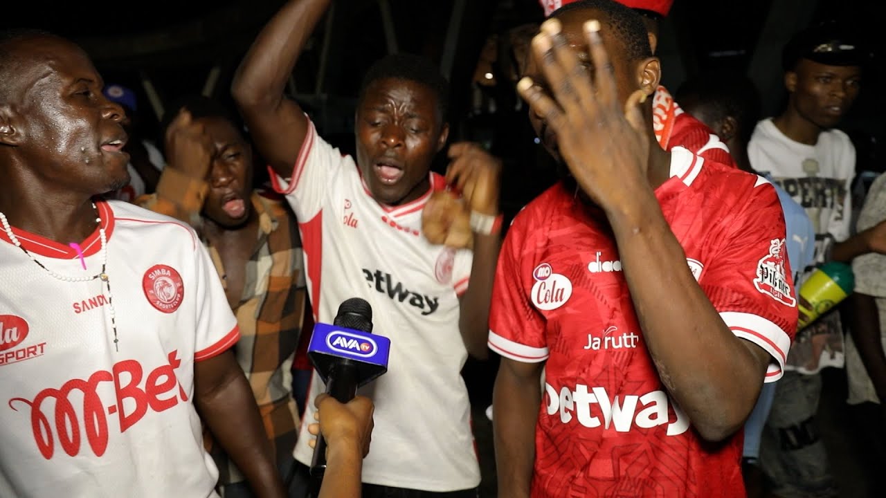 DOOOH! MASHABIKI WA SIMBA WATAKA KUPIGANA MKAPA/ARUDI JUMA MGUNDA/TUTAMFUNGA NANI SISI