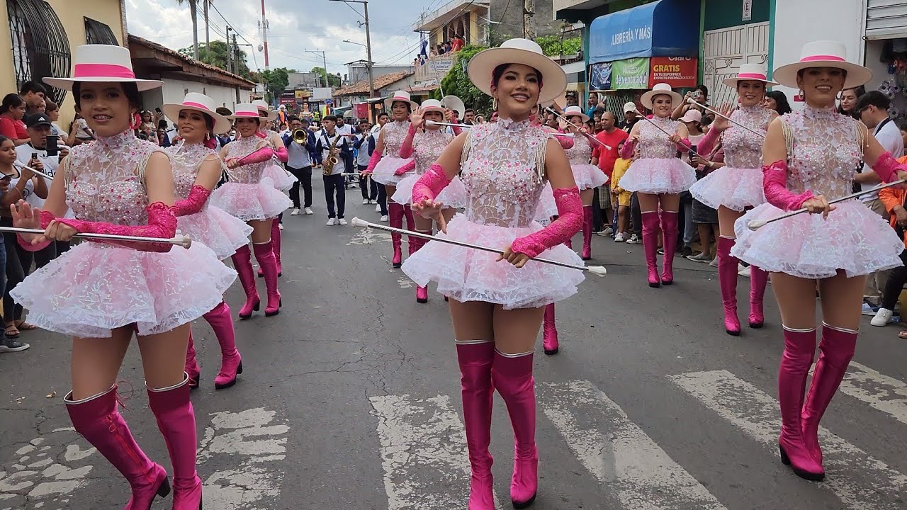 Bellas Cachiporristas 💃 ILOBASCO LATIN BAND en Ilobasco 2024 ✨