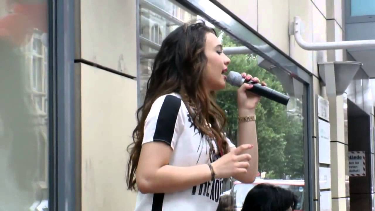 Viviana Grisafi Wrecking Ball (Cover) in Offenbach LIVE