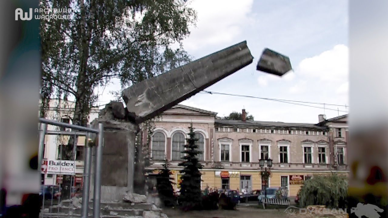 Pomnik Paszkowa znika z wągrowieckiego Rynku 2008