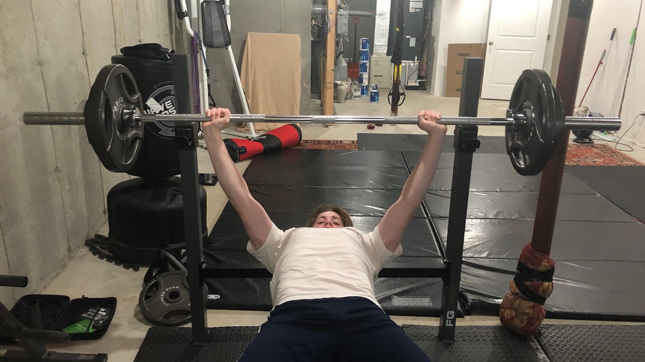 15 YEAR OLD FRESHMAN 200 POUND BENCH PRESS!!