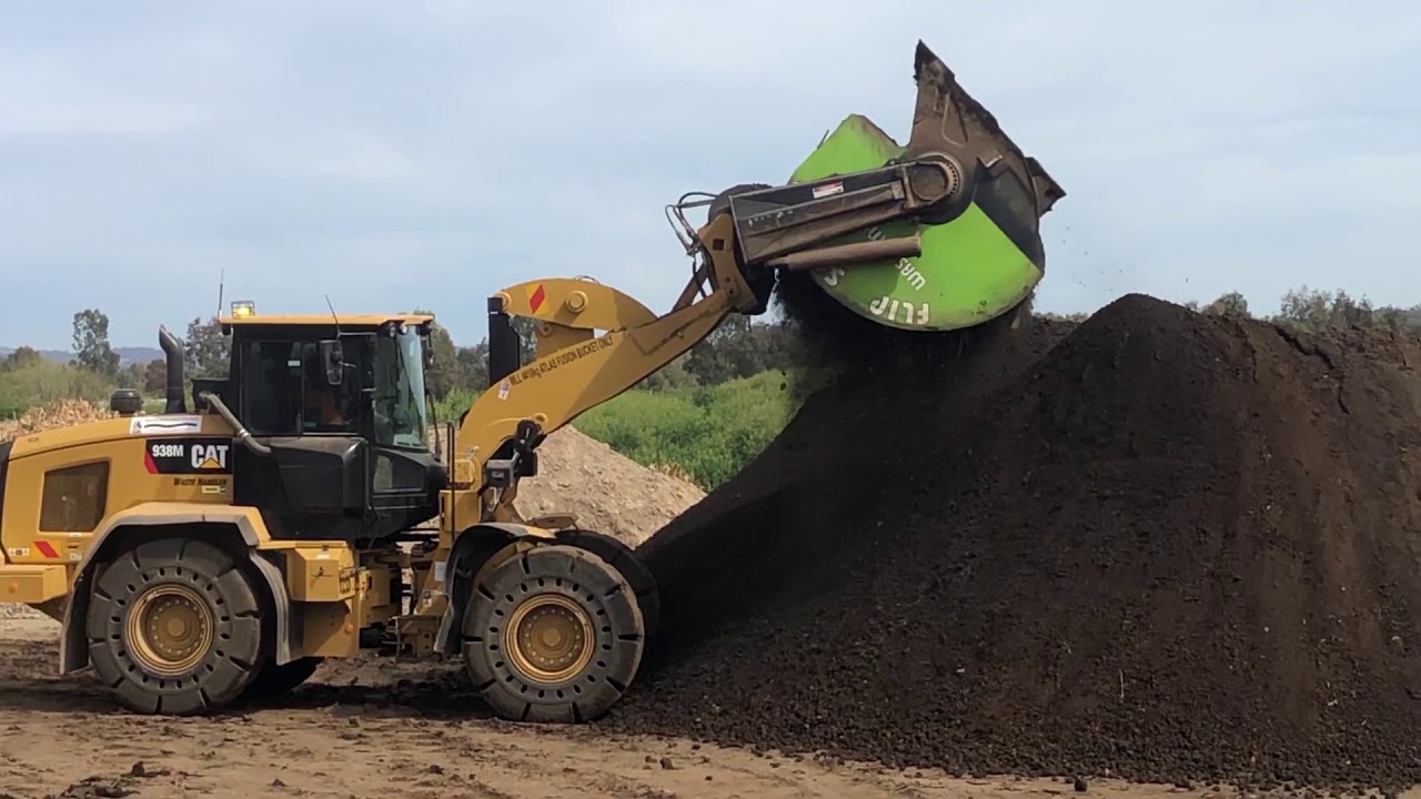 Screening Compost with the Waste Master WL285 (2019)