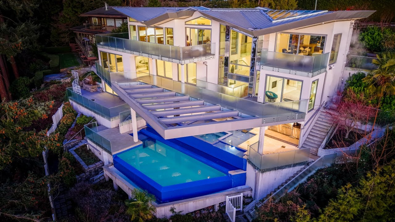 Luxurious Modern Waterfront Masterpiece