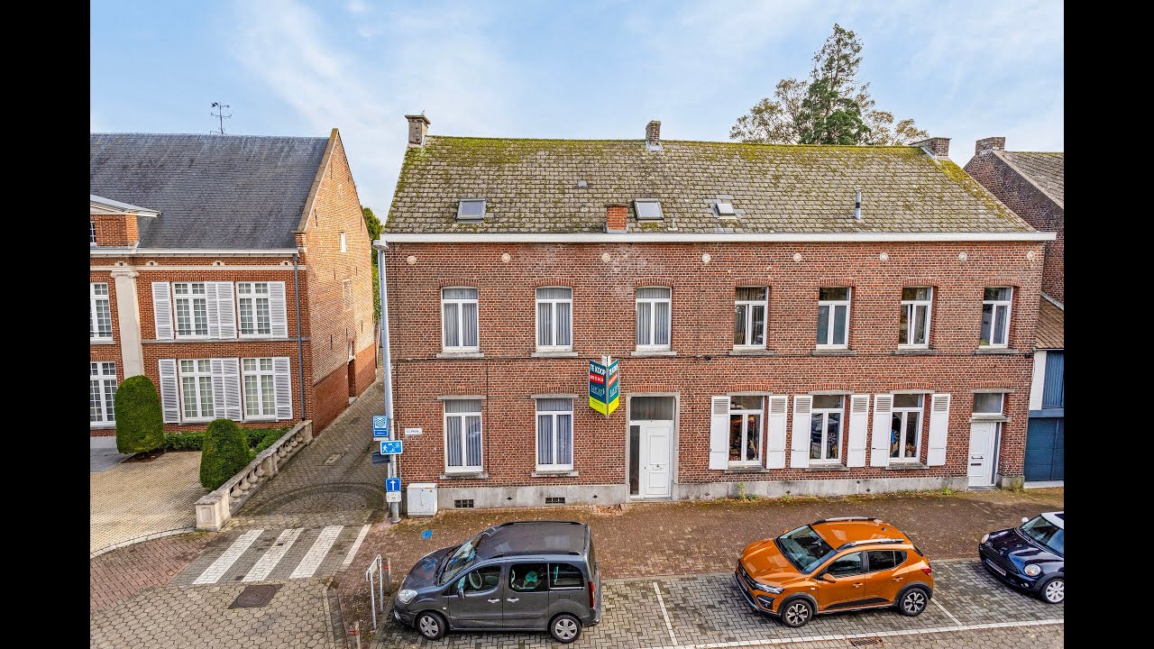 TE KOOP - Statig herenhuis onder de kerktoren van Herent