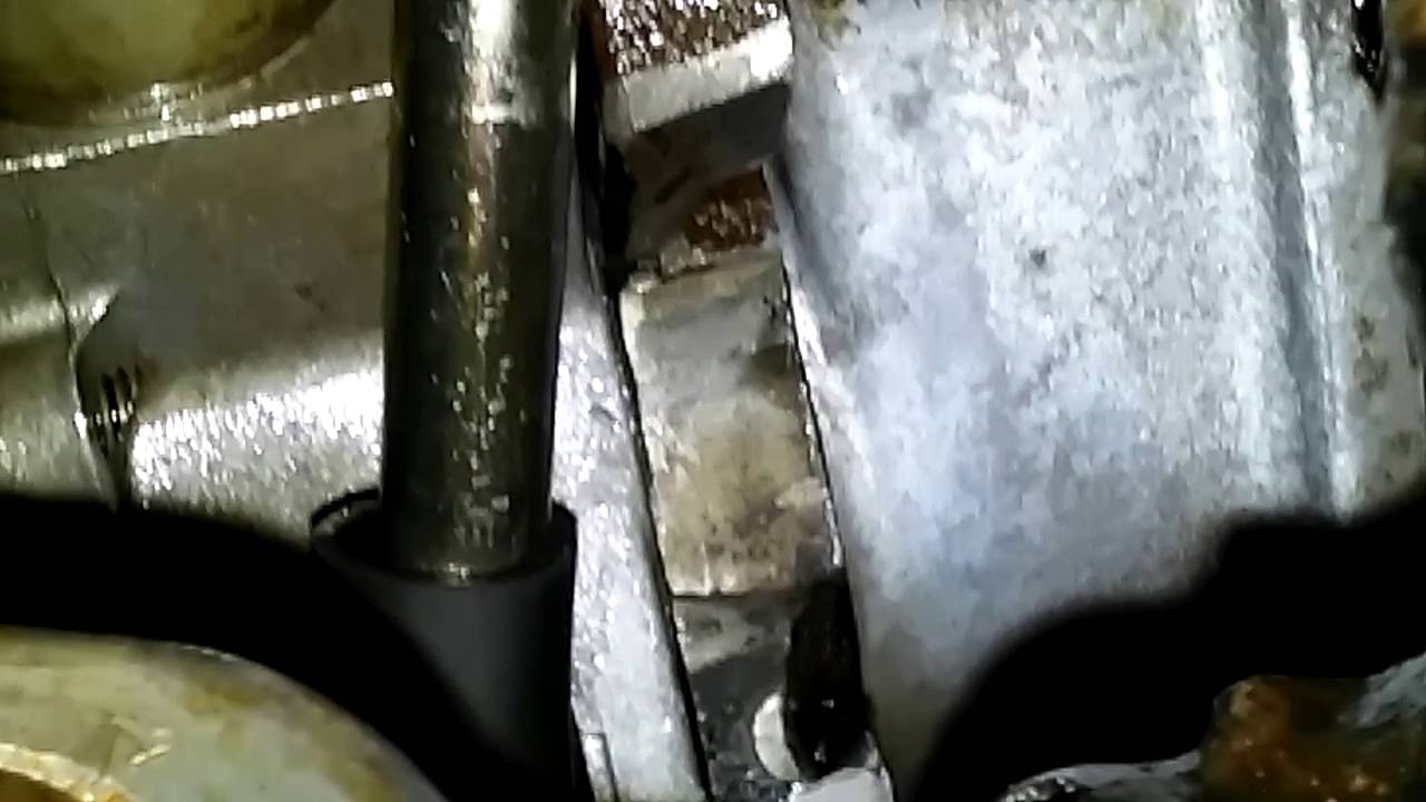 Nissan Navara D22 Oil leak