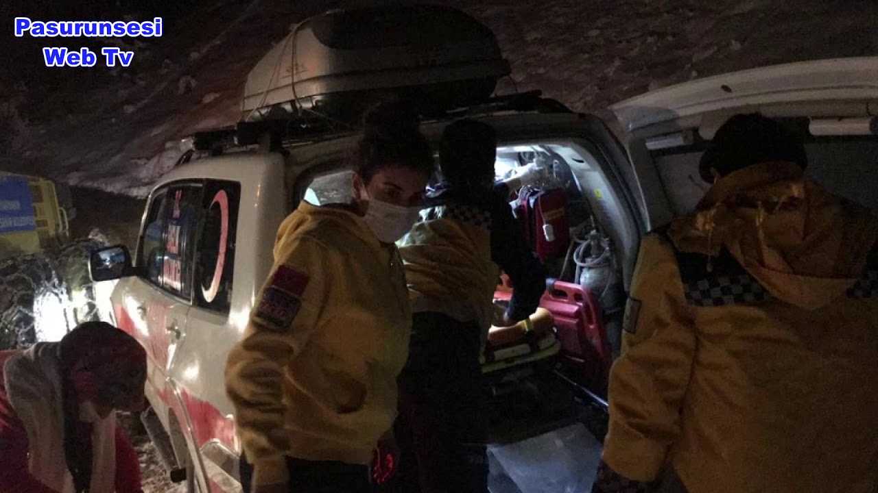 Kulp&rsquo;ta, Yolu kapanan hastanın imdadına karla m&uuml;cadele ekipleri yetişti
