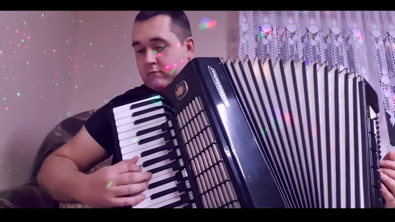 Szła dzieweczka do laseczka - Wyk. Mirosław Kubański ( Akordeon )