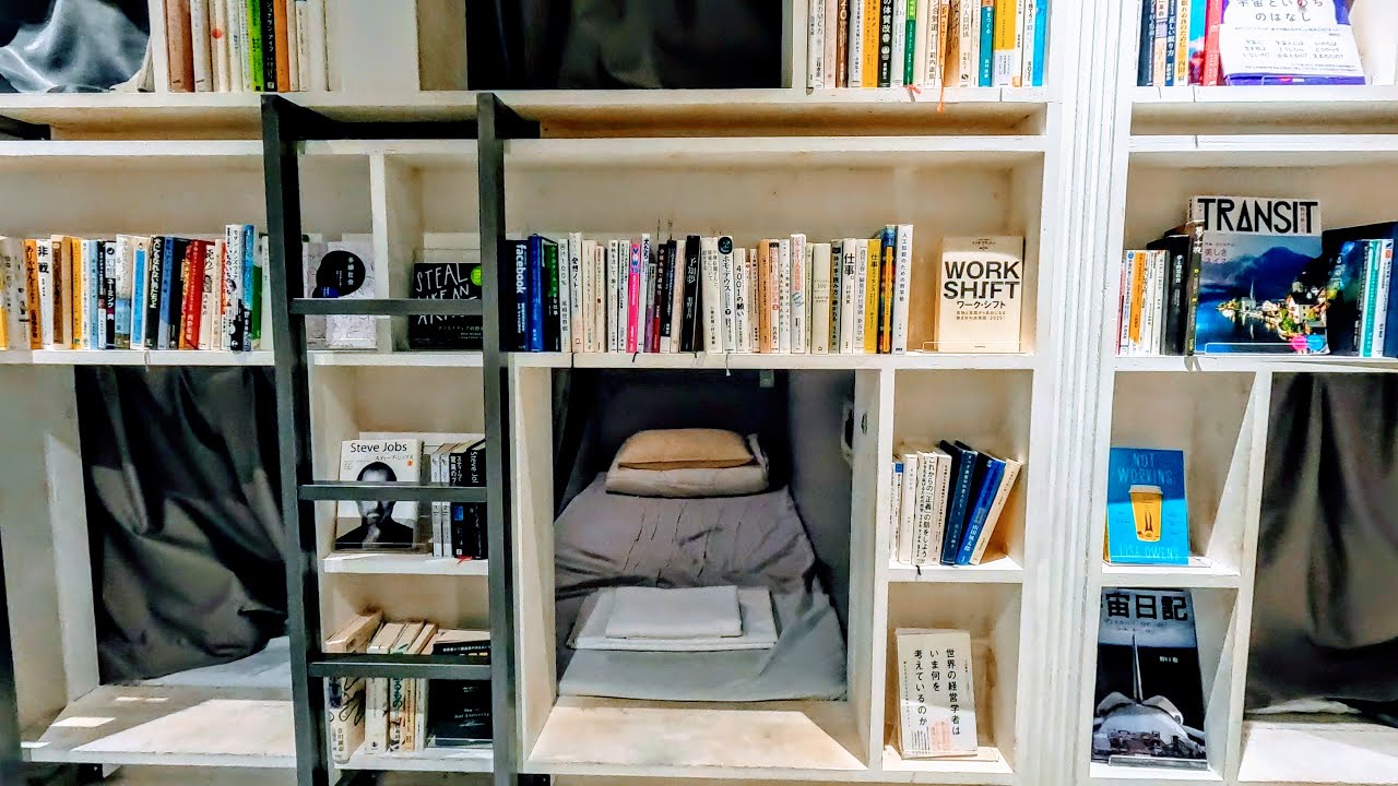 Пребывание в японском капсульном номере в окружении книг 📚 | Hotel Vlog カプセルホテル 大阪 旅行