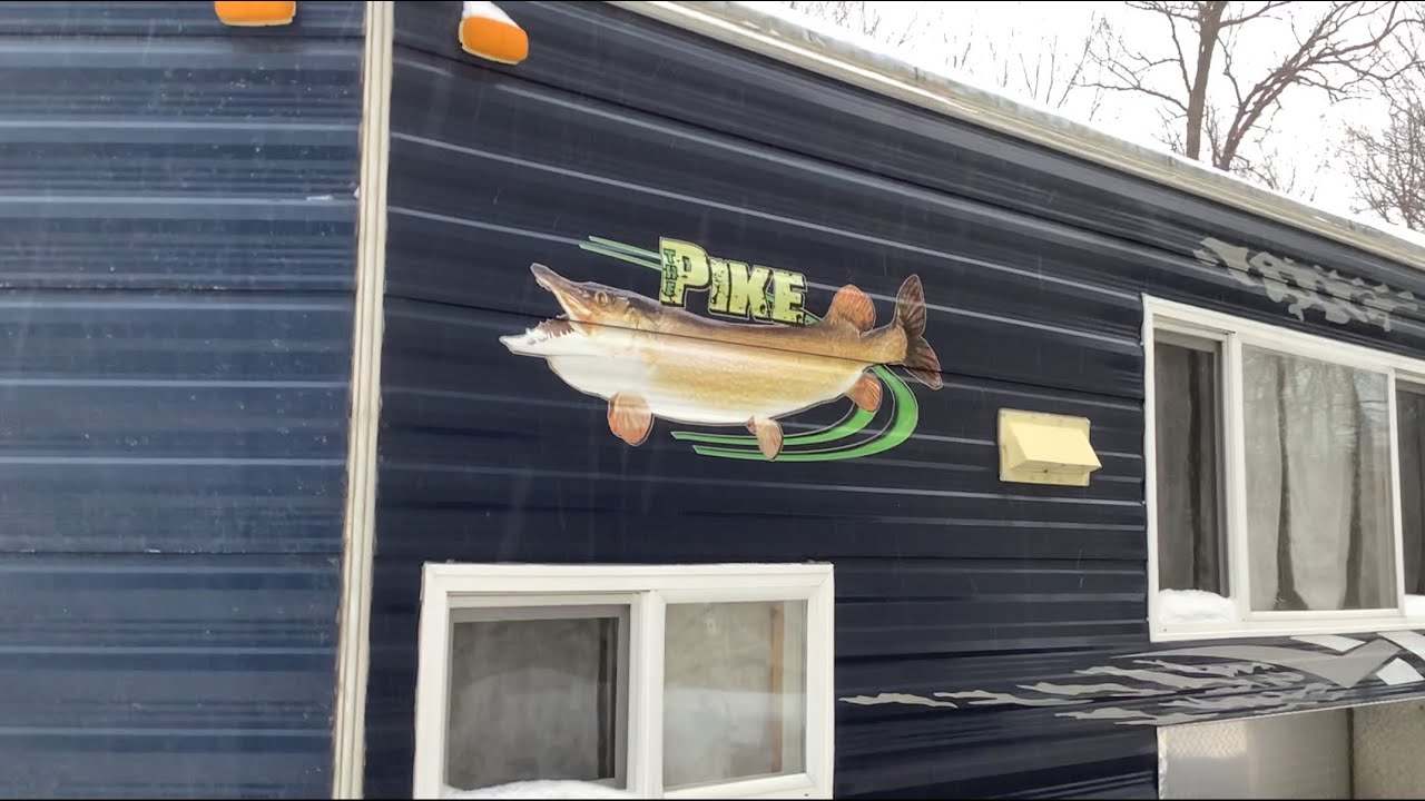 How to raise and lower a 2016 Ice Castle fish house. (English project)