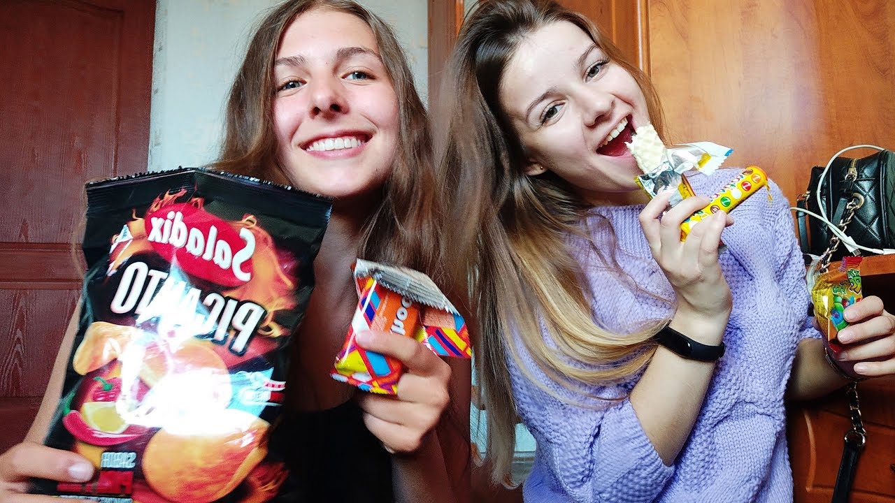 CHICAS RUSAS probando DULCES  🔥