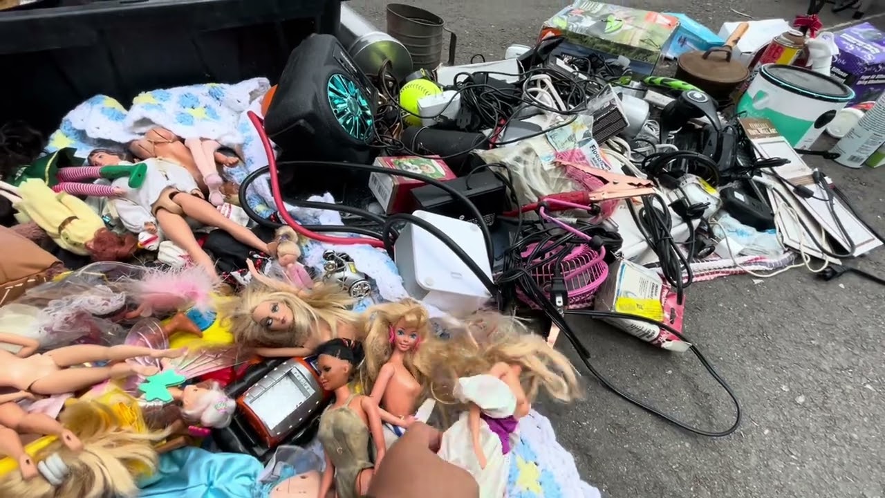 Encontre Vintage Barbies de los 90's en el Tianguis. I found Vintage 90's Barbies at the flea market