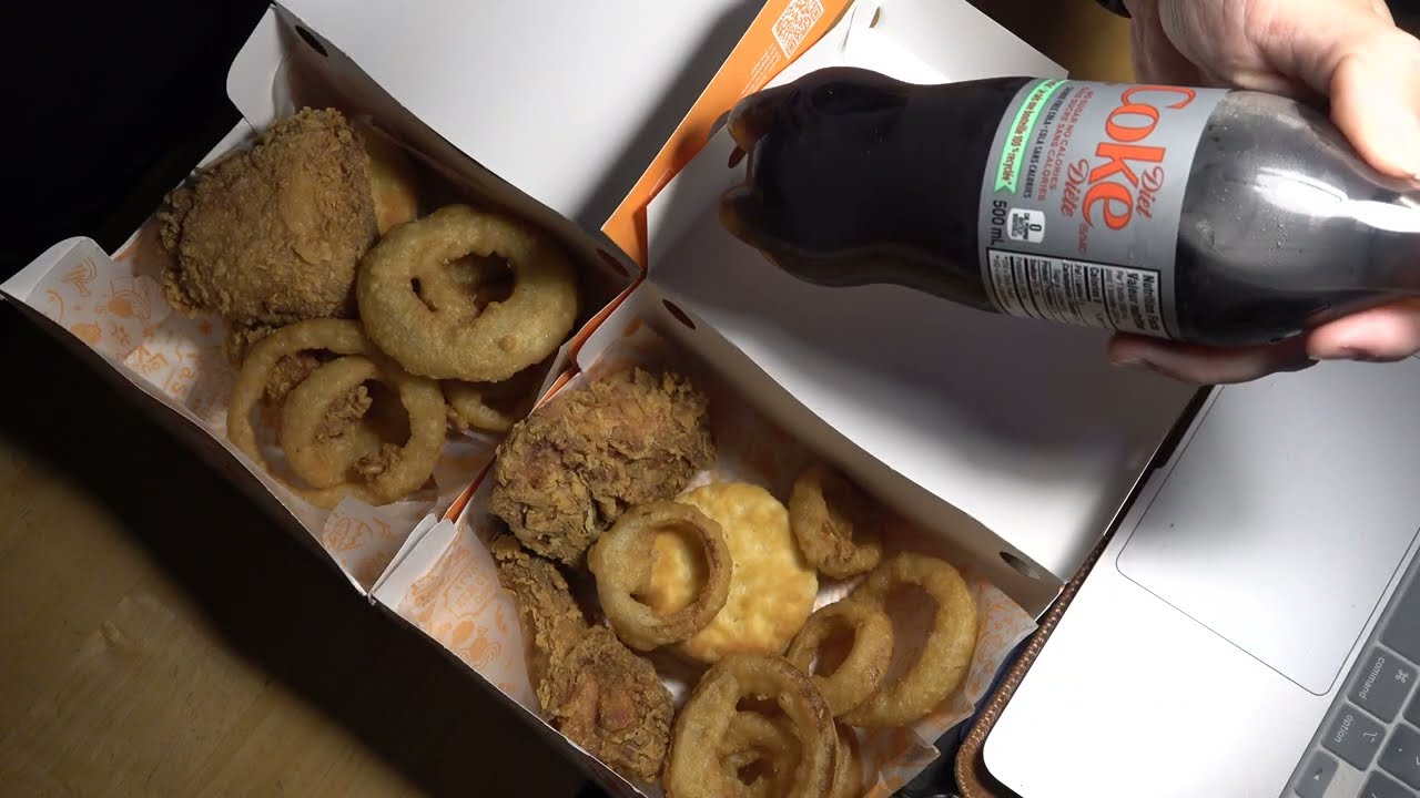 ASMR - POPEYES SPICY CHICKEN AND ONION RINGS EATING SOUNDS