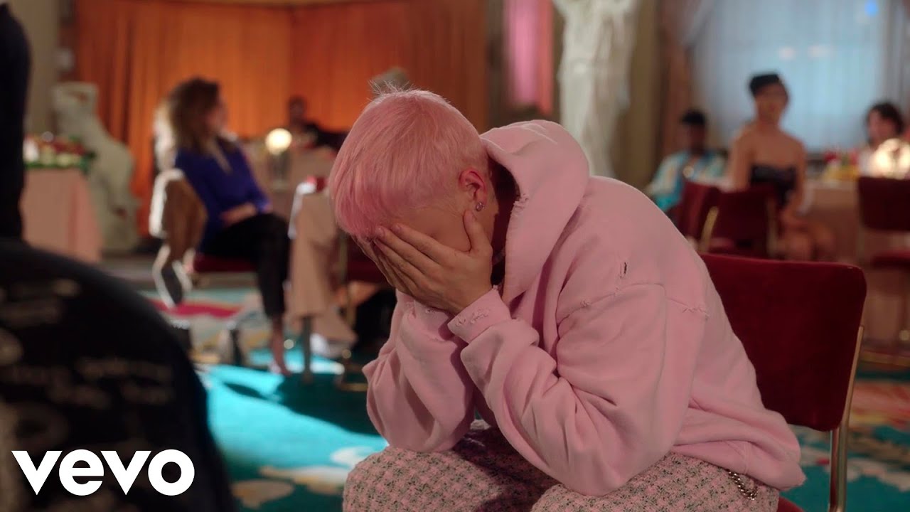 Justin Bieber & benny blanco - Lonely (Music Video)