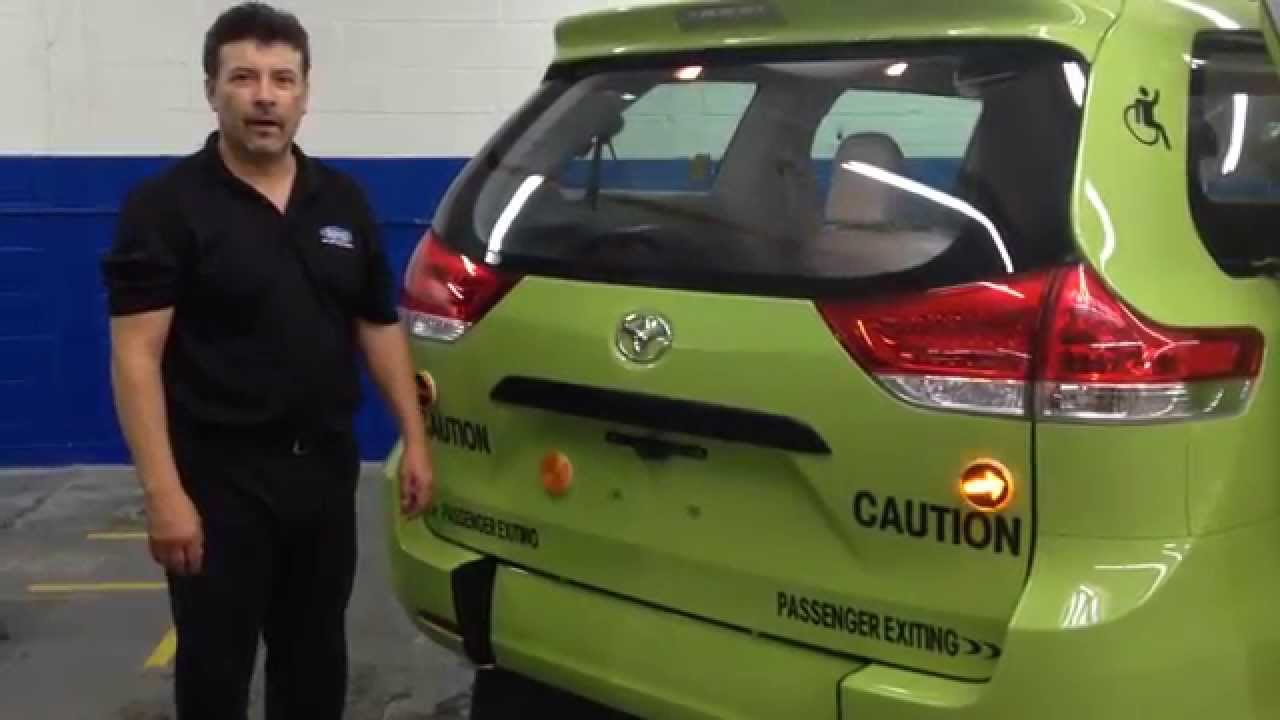 Bussani Mobility BraunAbility Simple Stow Rampa Taxi Accesible en Silla (En español)