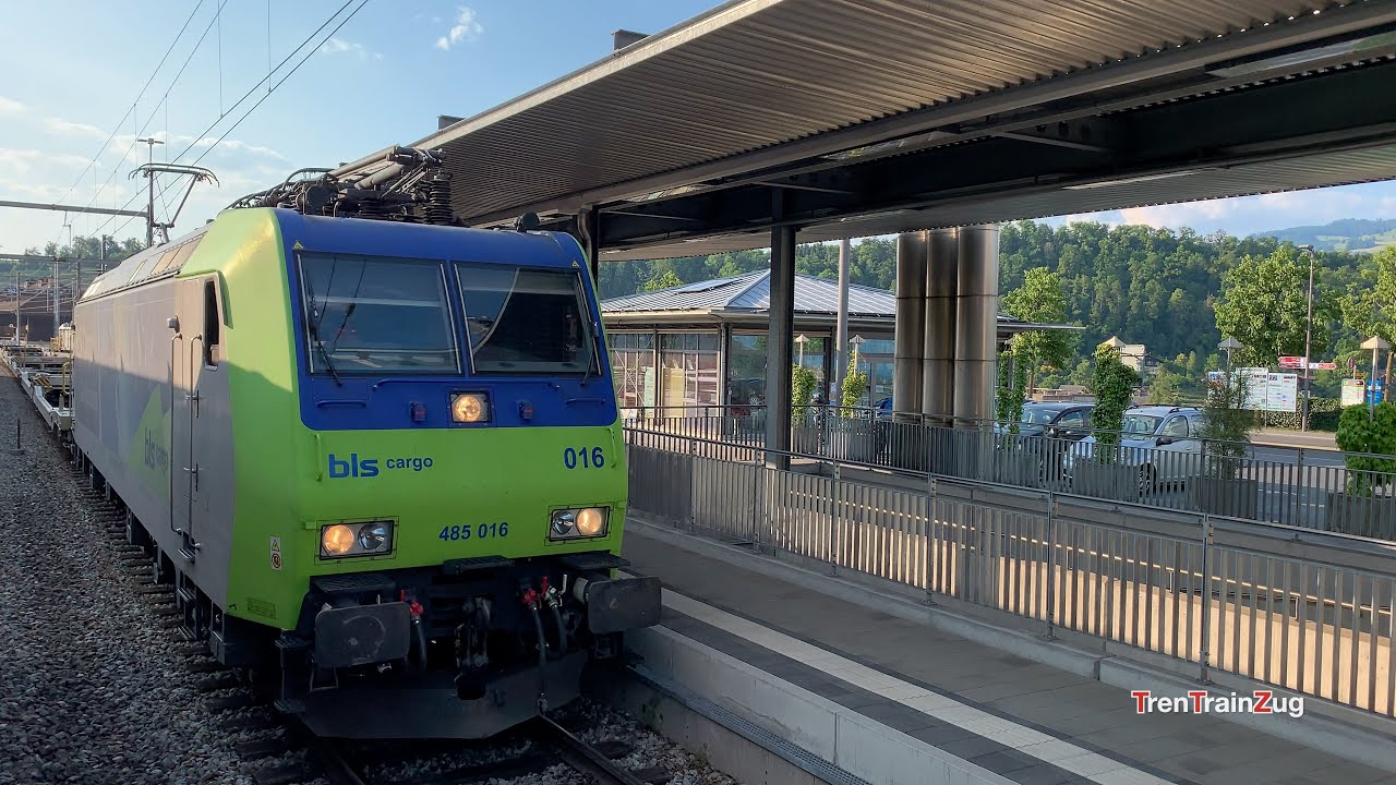 4K Bahnhof Spiez BLS. Estación de Spiez Suiza 2023